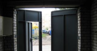 Купить гаражные ворота распашные Североуральск, цена от 3963 руб.